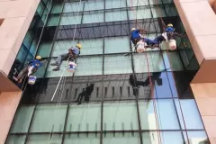 Cleaning-glass-facades-in-Istanbul